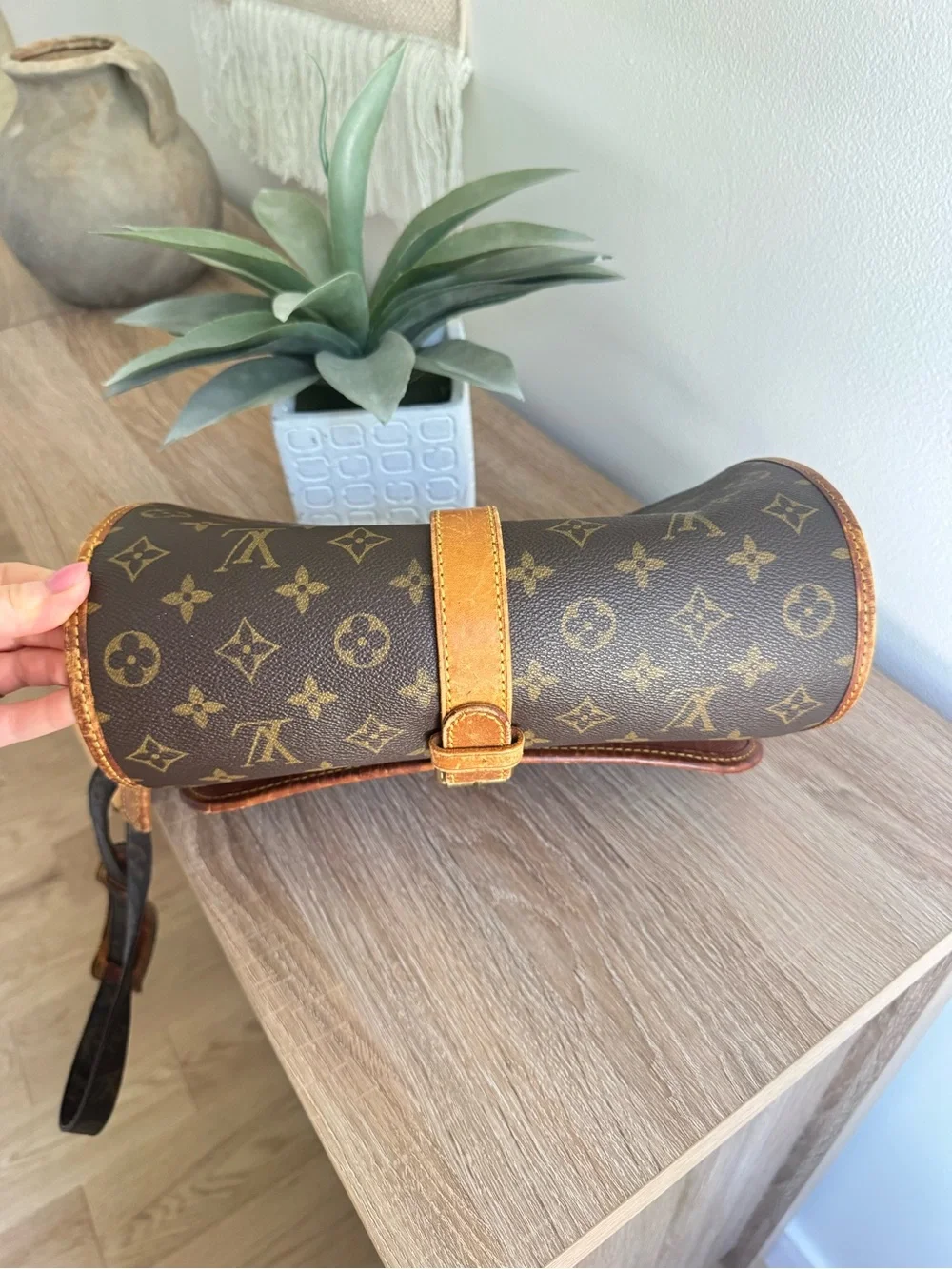 ✅AUTH✅LOUIS VUITTON MARNE CROSSBODY BAG